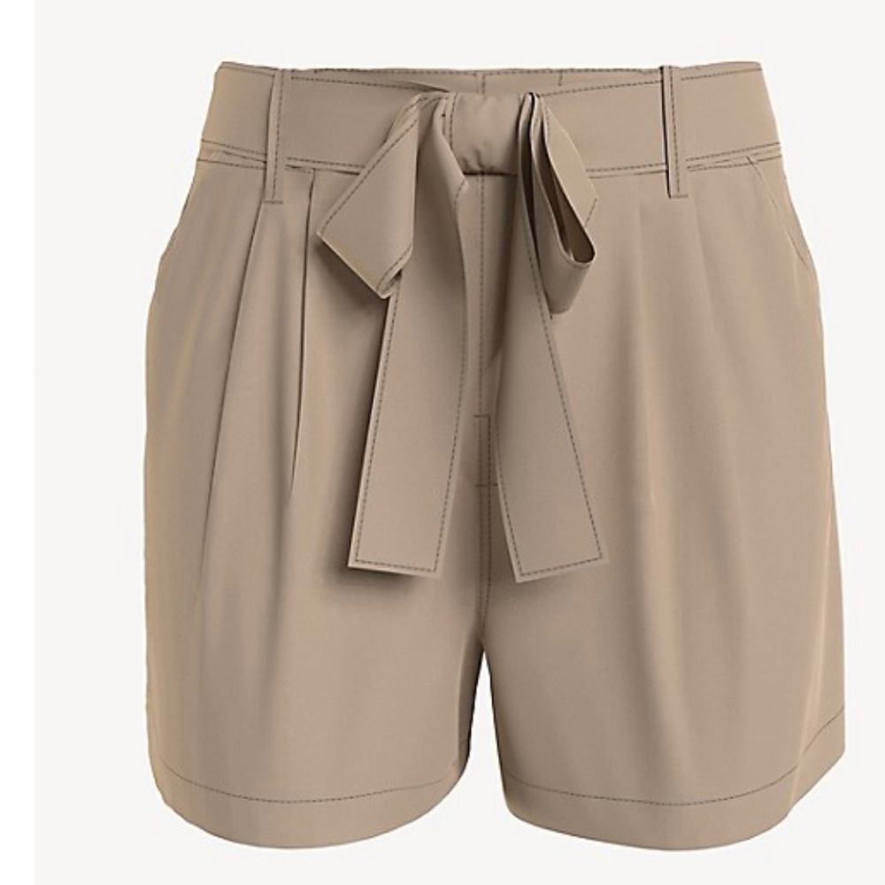 TOMMY HILFIGER SOLID BELTED SHORt